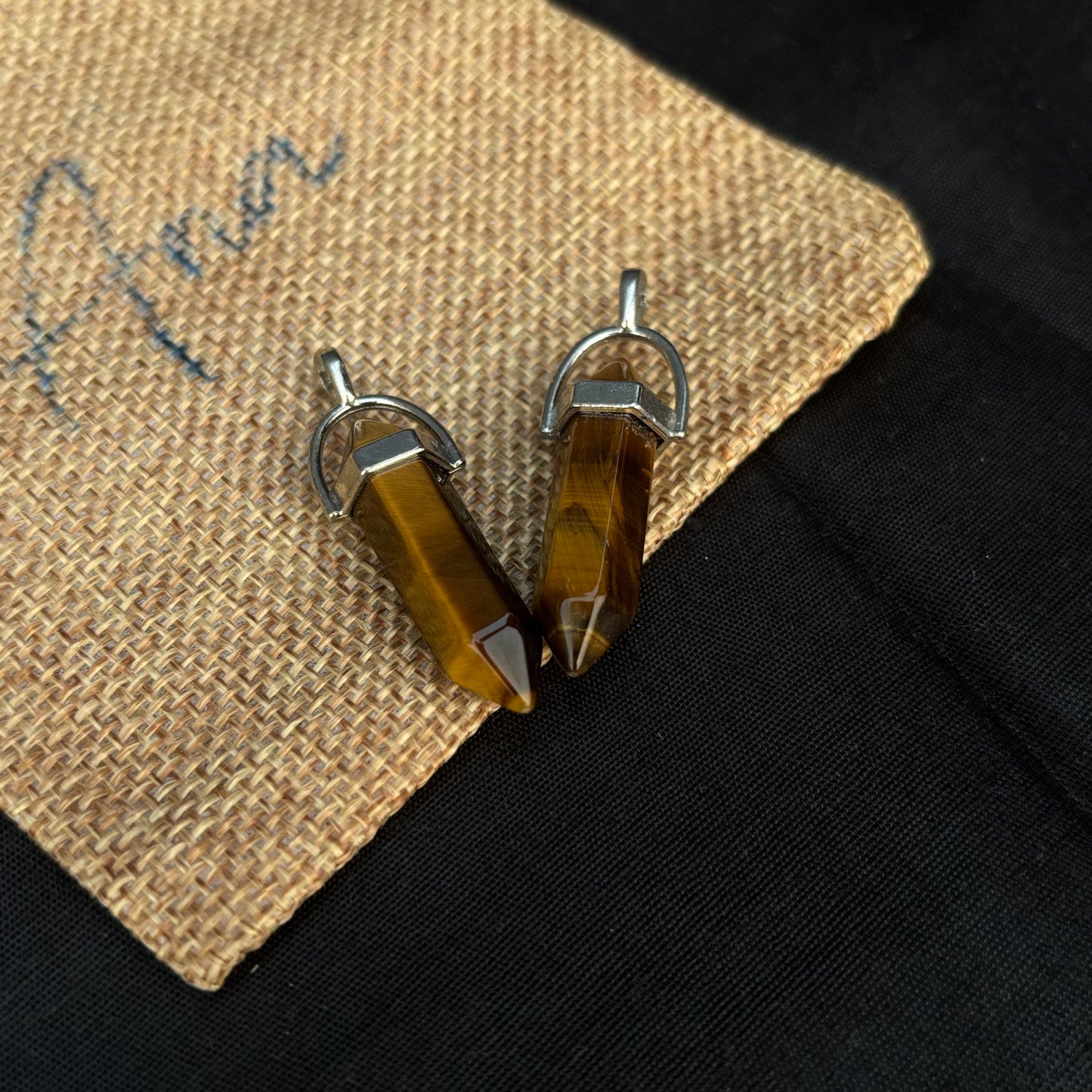 Tigerauge-Bleistift-Anhänger