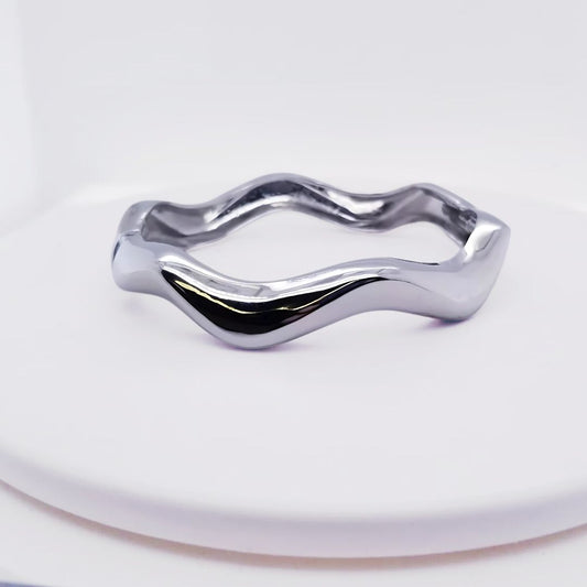 Nuanced Flow Ring Duo | Sculptural Statement with Organic Curve Design
